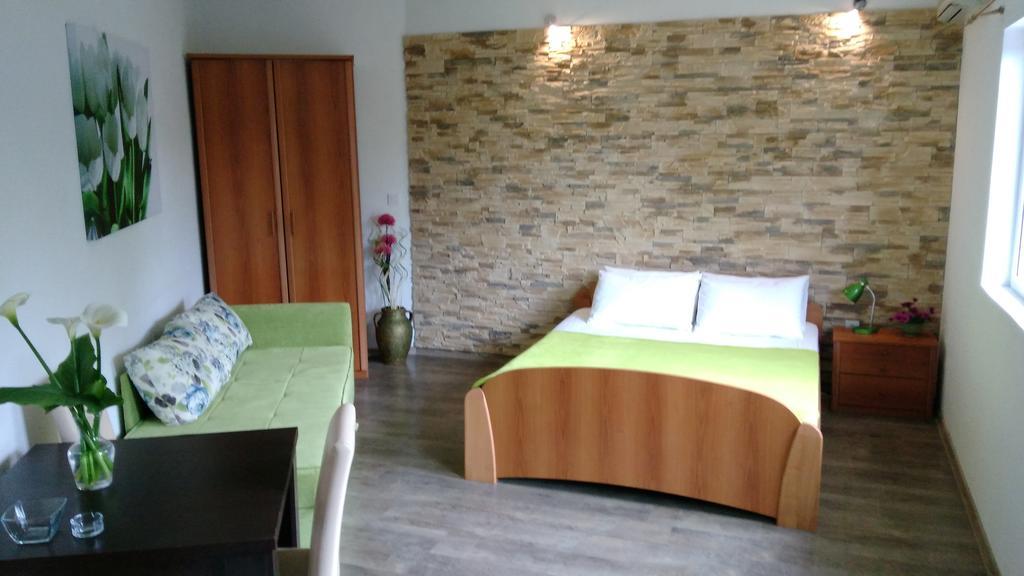 Apartments Jadran 헤르섹 외부 사진